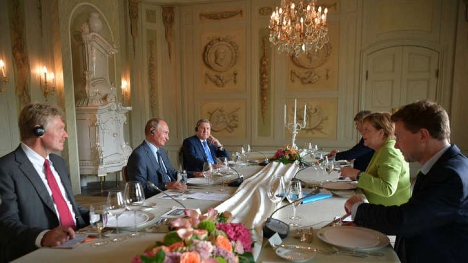 بوتين من ألمانيا: لبذل كل الممكن لعودة اللاجئين السوريين