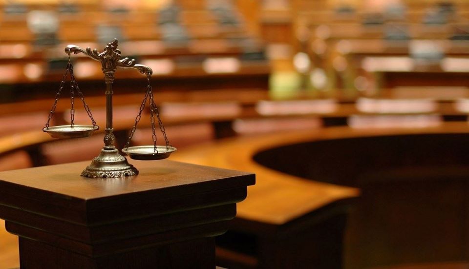 قضاء بلد مجاور لسورية يمنع مصارف خاصة من تحويل الأموال للخارج