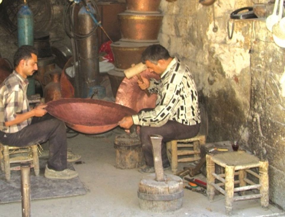 (تاجر الحمرا.. متل نجار سقبا..) ضريبة الدخل المقطوع (مساواة) غير عادلة..