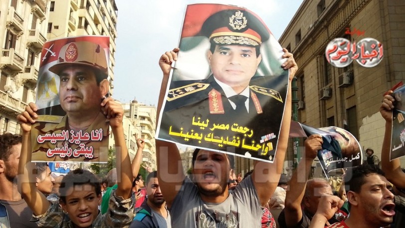 السيسي يتعهد بحل مشكلات الاقتصاد المصري في عامين
