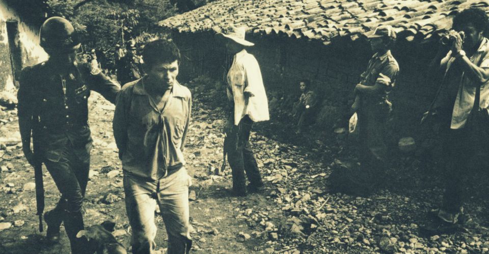 إيل موزو اللعنة الحمراء