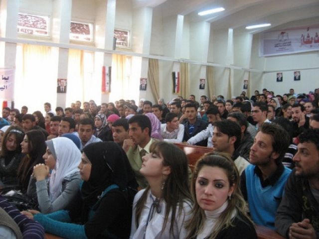 طلاب كلية التربية في جامعة الفرات.. بلا درجات.!؟