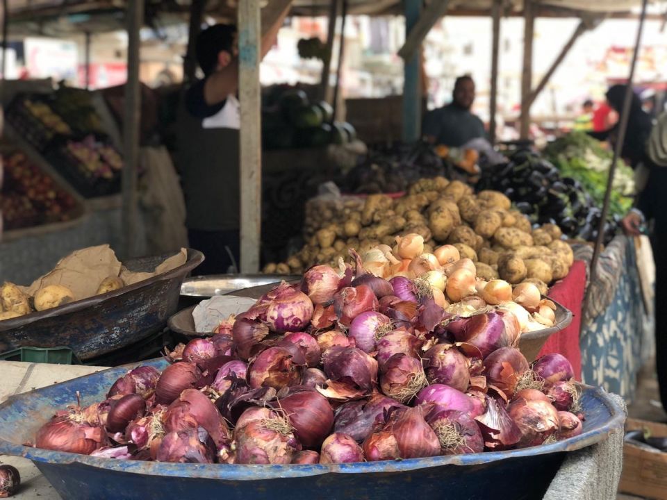 صناعة الأزمات ووهم الحلول.. البصل ليس آخراً!