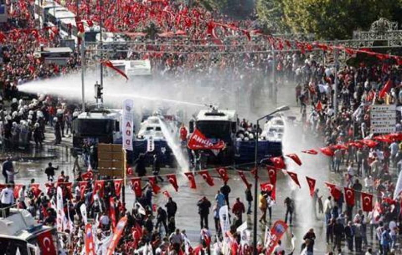 أردوغان يتهم القضاء والمتظاهرين المناهضين له &quot;بالتآمر&quot; ضد تركيا