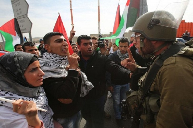 الاحتلال يقمع مسيرة للتنديد بجرائمه في الخليل