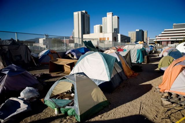 هدية العطلة من الشركات للعمال... التسريح!