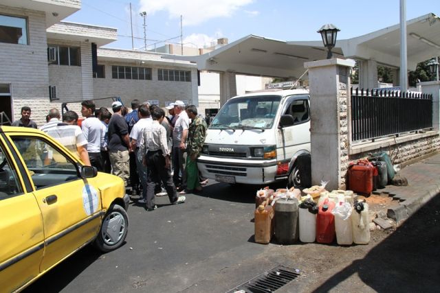 محطات مغلقة &laquo;حصلت على المازوت&raquo; وتجاوزات في التوزيع..  لِمَ لَمْ تفتح الملفات؟