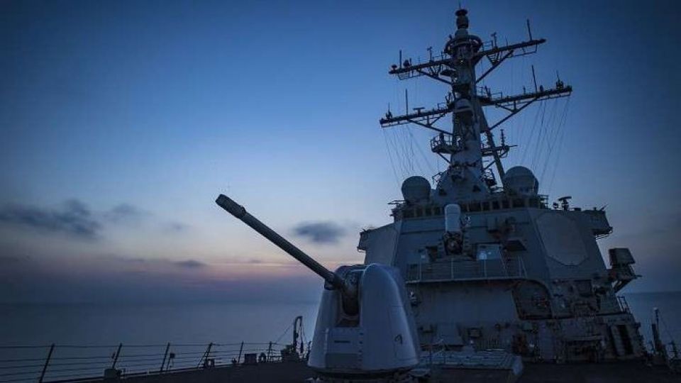 سفينتان حربيتان أمريكيتان تعبران مضيق تايوان