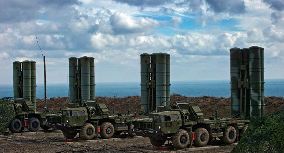 فوج الصواريخ من قوات الدفاع الجوي الروسية يضم 16 إلى 24 قاذفا لإطلاق الصواريخ