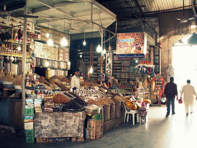 التضخم الباكستاني يرتفع إلى 4.57%