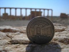 السوق السوداء تصل بالدولار إلى 70 ل. س... القضاء على تلك السوق ممكن.. والخلل الحالي سببته سياسات البنك المركزي!