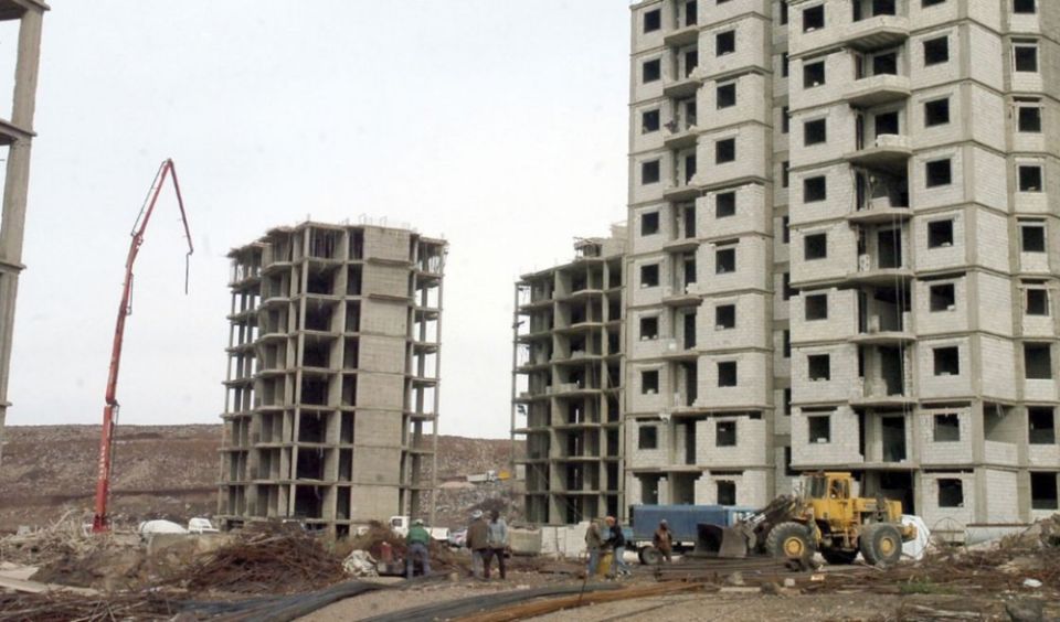 مشاريع السكن وحديث حاكم المركزي... أولوية مقلوبة في زمن الانهيار النقدي
