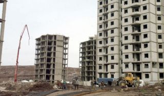 مشاريع السكن وحديث حاكم المركزي... أولوية مقلوبة في زمن الانهيار النقدي