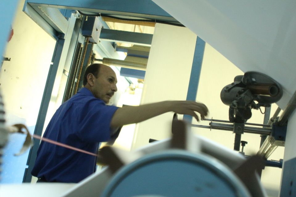 بصراحة ... إغلاقات المعامل تسبب مزيداً من الجوع للعمال