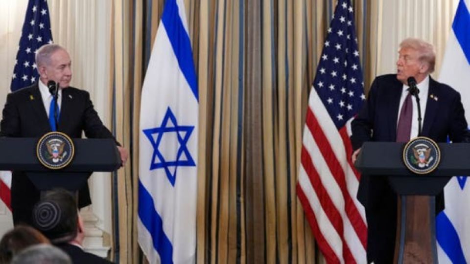 نسخة ترامب-نتنياهو تضرب عرض الحائط الخطة التي وافقت عليها الدول العربية والإسلامية