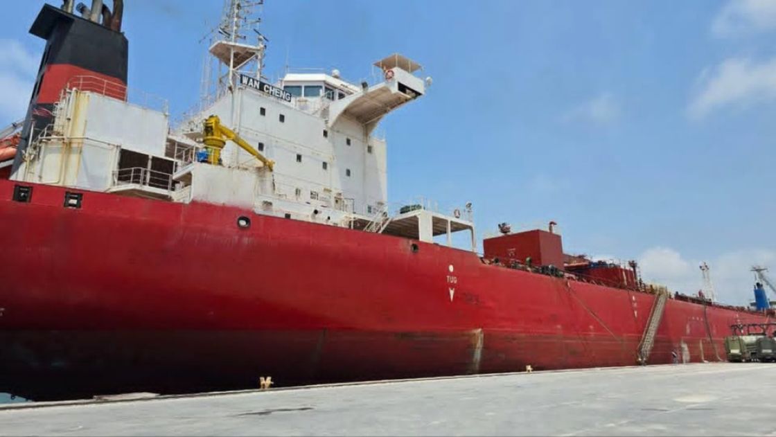باخرة زيت النخيل في مرفأ طرطوس... إنجاز اقتصادي أم تهديد غذائي؟