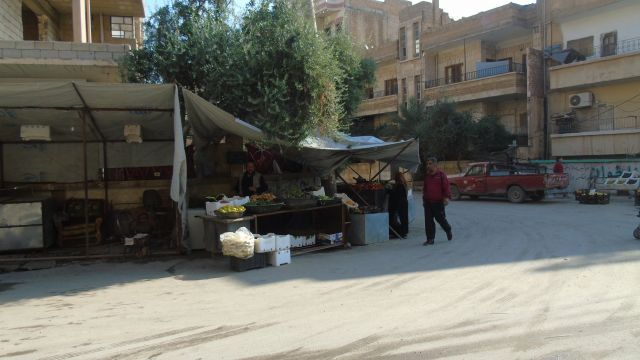 دير الزور.. عشرات الأسر العمالية مهددة بالإخلاء!