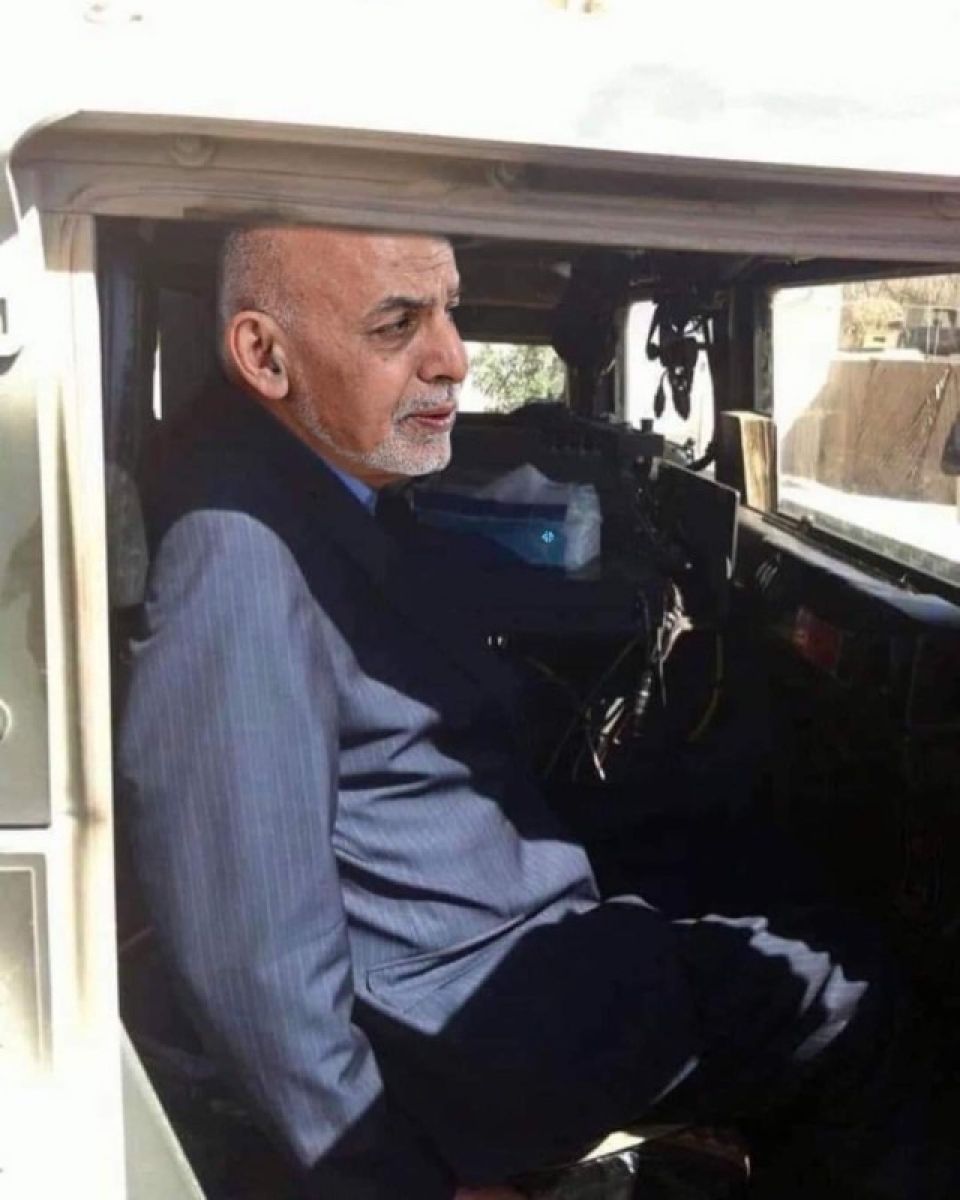 رئيس أفغانستان يهرب إلى عُمان بعد تسليم البلاد لطالبان