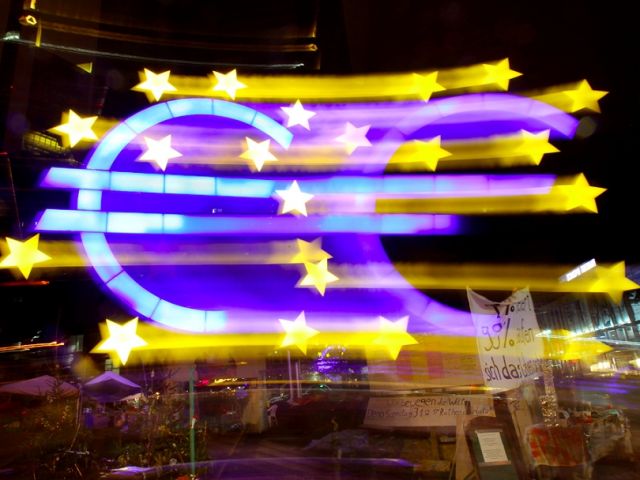 أوروبا تحاول إقناع الأزمة بألا تعود