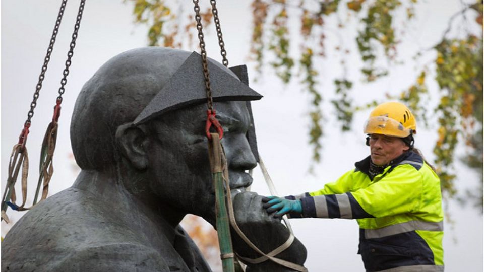 فنلندا تزيل آخر تماثيل لينين من مدينة كوتكا
