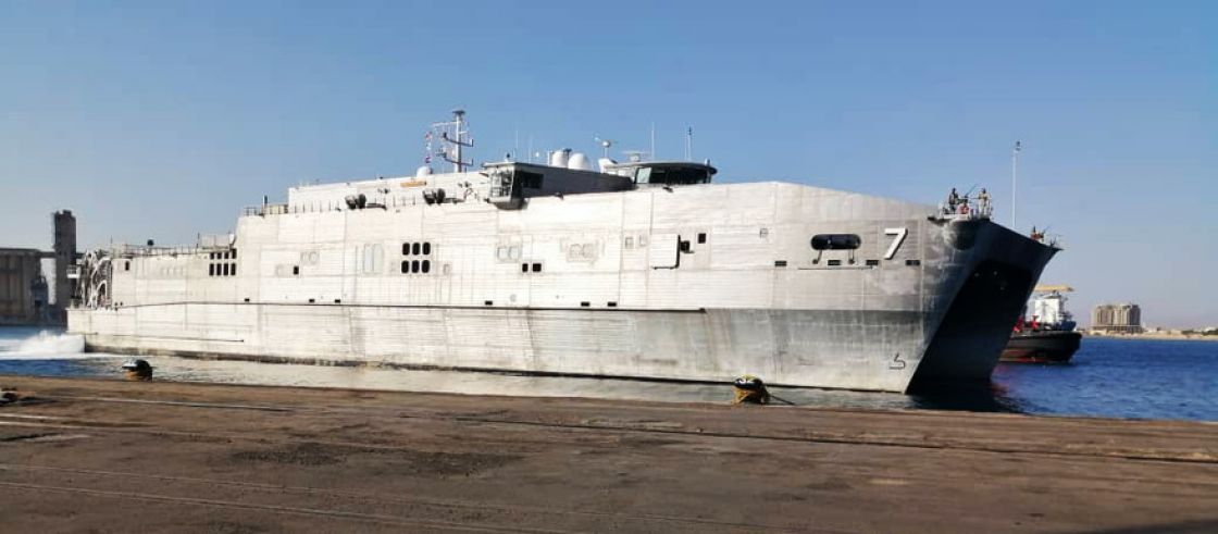 سفينة عسكرية أمريكية تصل إلى السودان