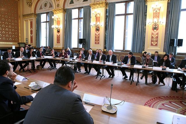 حبل الأكاذيب (2)