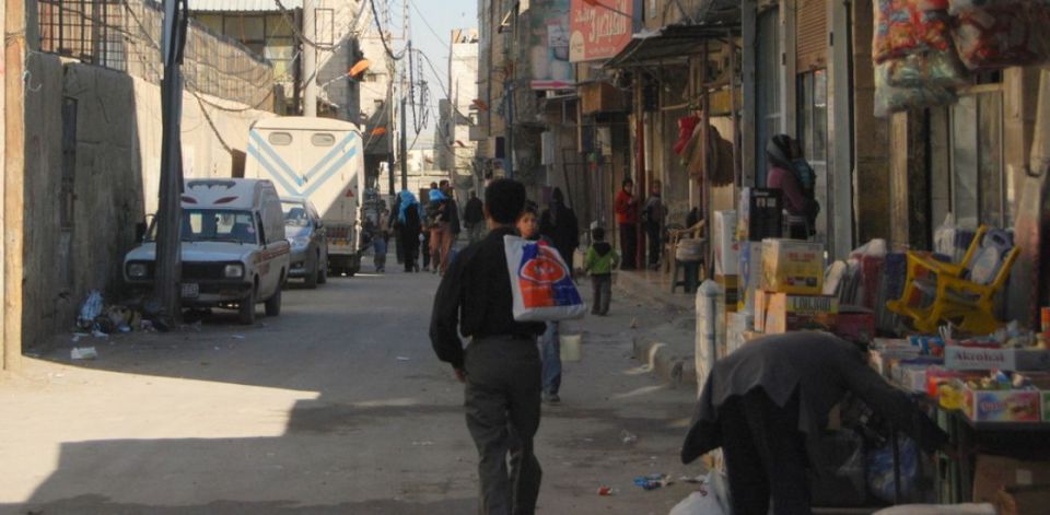 قلة وقود التدفئة والبرد الشديد يزيدان من معاناة السوريين