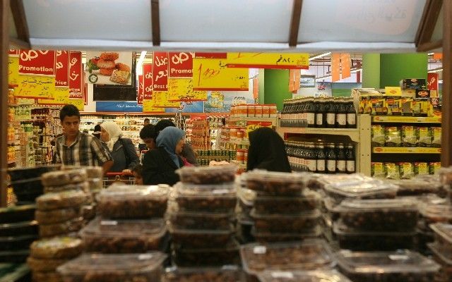 بصراحة : لمصلحة من تهديد العمال بالتسريح؟