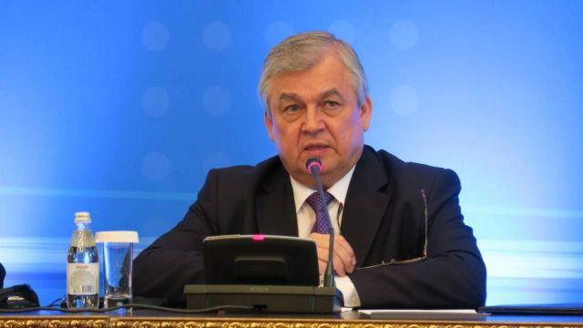 لافرنتييف يقيّم فكرة نقل اللجنة الدستورية إلى سورية