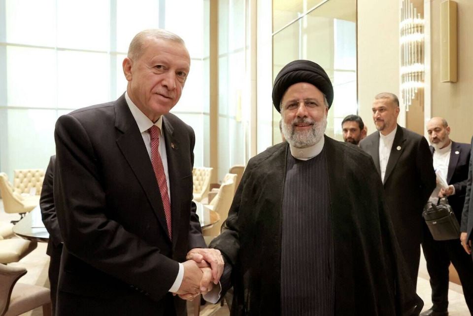 رئيسي يلتقي أردوغان في أنقرة
