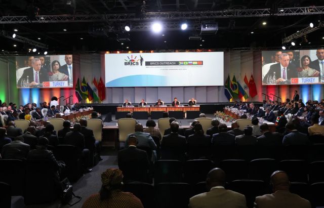 بينها دول عربية وتركيا وإيران: بريكس تلقت طلبات انضمام 19 دولة