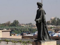 البرابرة تطاولوا على أبي تمام، لقد «ذهب الحياءُ»