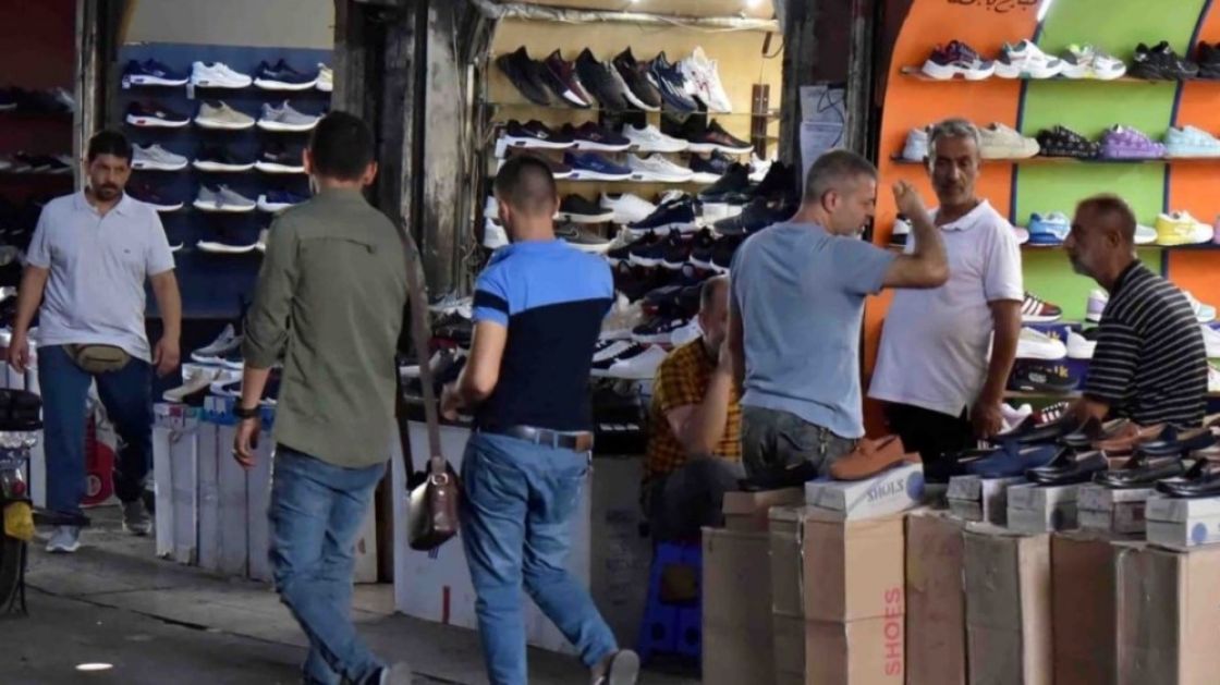 استيراد الأحذية ... بوابة جديدة لبسط يد حيتان السوق
