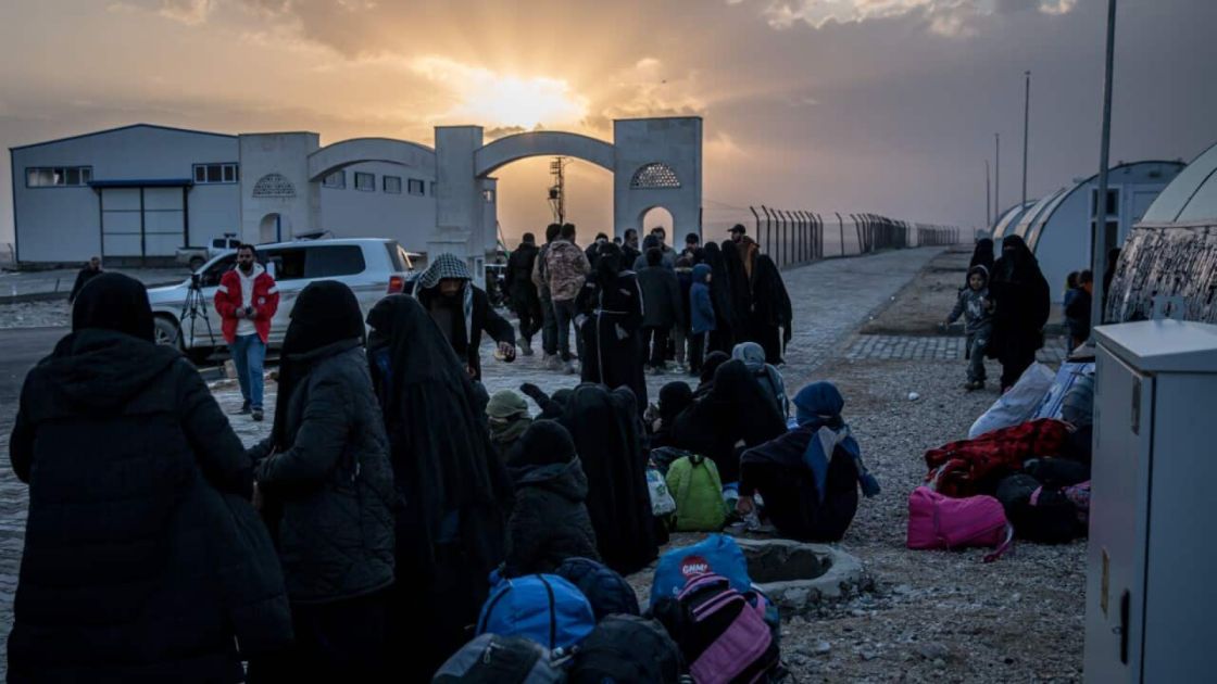 إغلاق مخيم الهول بعد هروب الآلاف منه بعلم الاستخبارات الأمريكية