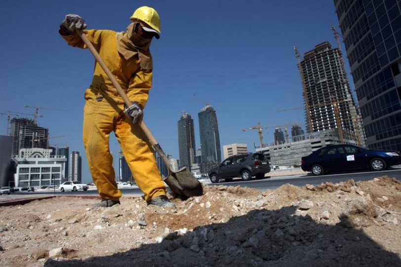 عمال وافدون مهددون بخطر المجاعة في قطر