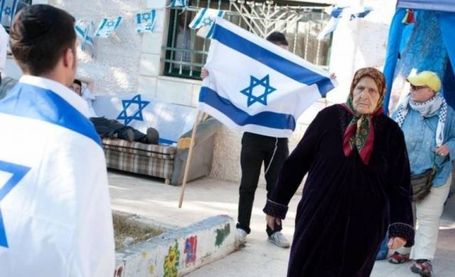 الاحتلال يطرد عائلات فلسطينية ويصيب فردين بحيّ &laquo;الشيخ جرّاح&raquo; بالقدس