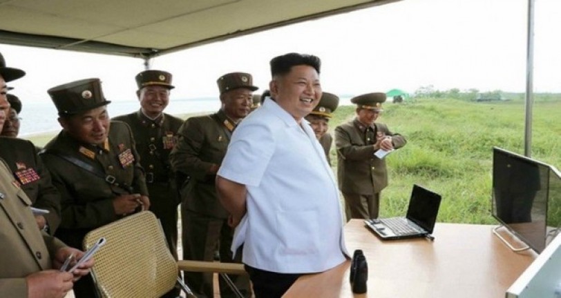 كوريا الديمقراطية تجرّب صاروخاً صنعه زعيمها