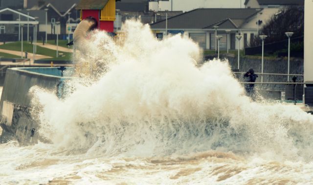 حذَّر مكتب الأرصاد الجوية البريطاني من هبوب رياح تبلغ سرعتها 80 ميلاً في الساعة
