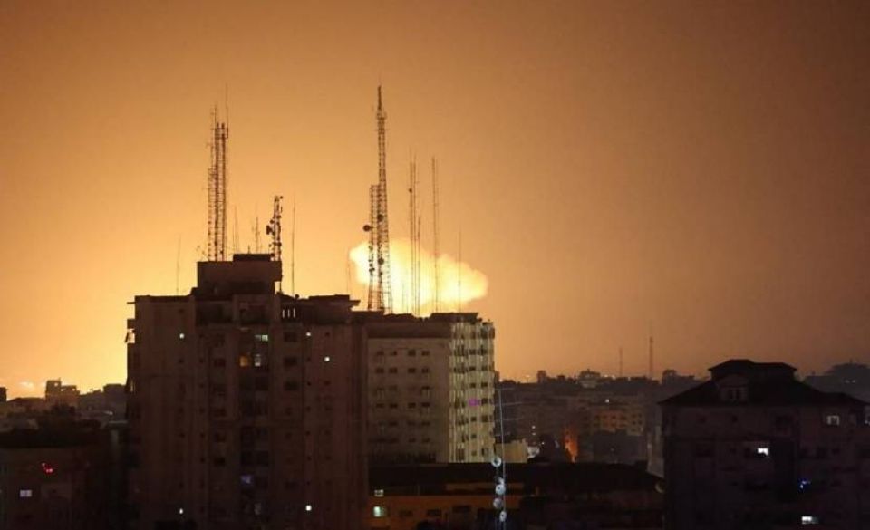 صواريخ على مستوطنات الغلاف و«إسرائيل» تقصف مواقع في غزة