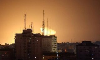 صواريخ على مستوطنات الغلاف و&laquo;إسرائيل&raquo; تقصف مواقع في غزة