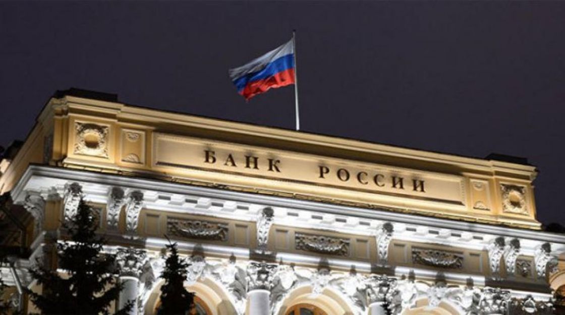 المركزي الروسي يرفع أسعار الفائدة ويعتزم استئناف مشتريات العملات الأجنبية