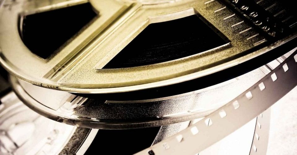 السينما المصرية نـجوم تتهاوى وأخرى تتألق في سماء الثورة