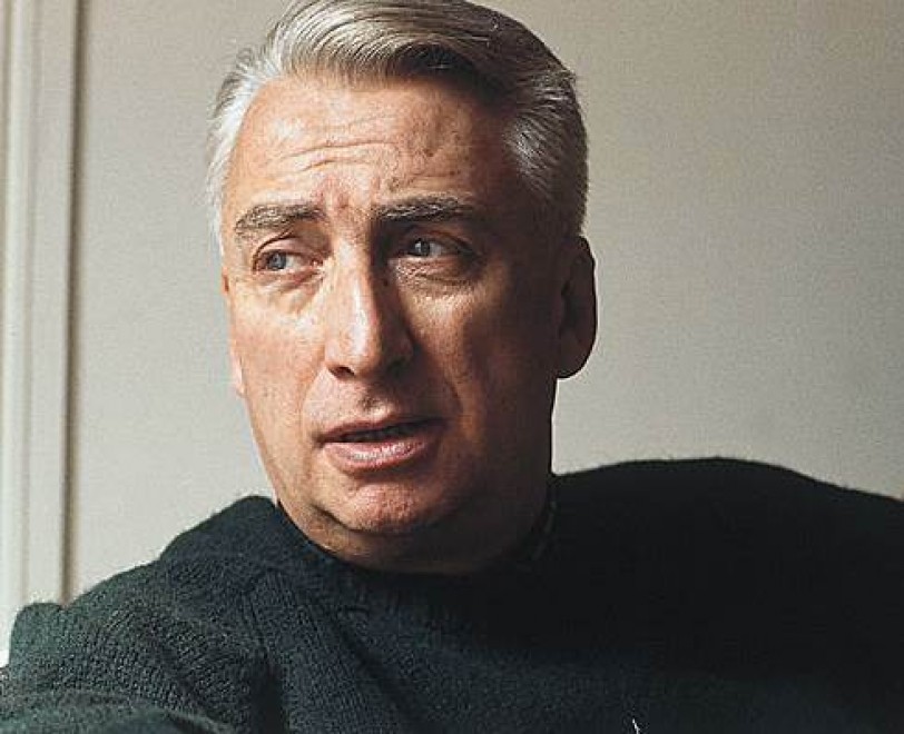 «أقنعة بارت» لجوناثان كيلر.. الإعفاء من المعنى