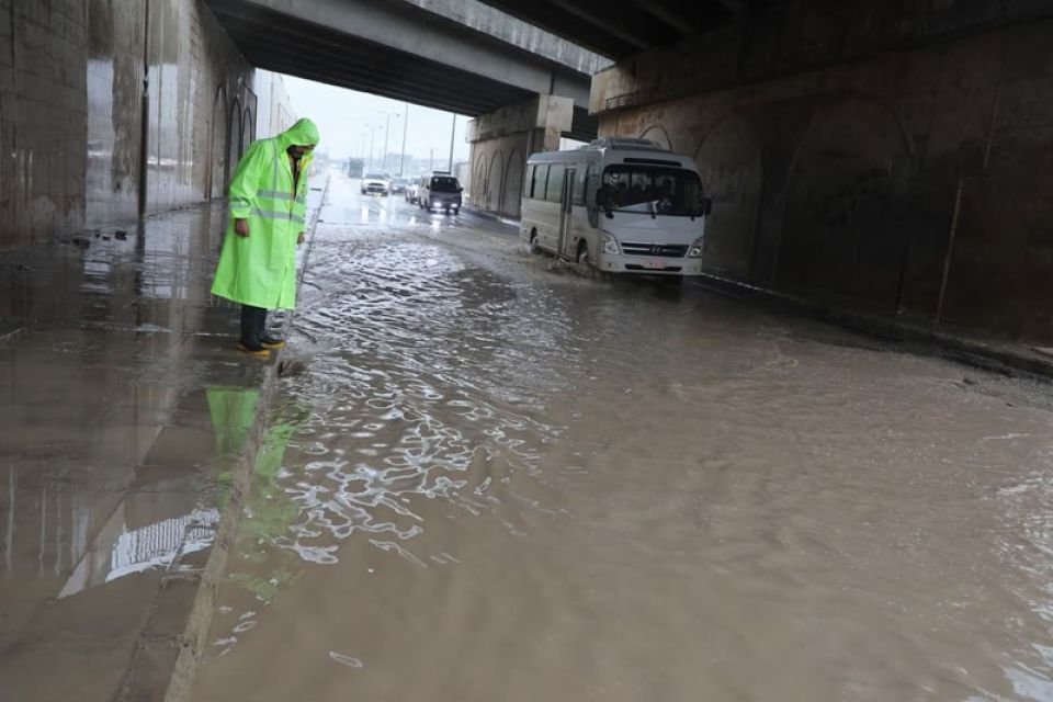 مهزلة سنوية تتكرر مع كل زخة مطر، والمحافظة تغرد خارج السرب...!