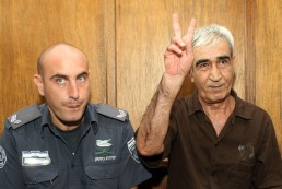 قادة وأعضاء: أسرى &laquo;الشعبية&raquo; يخوضون معركة الأمعاء الخاوية