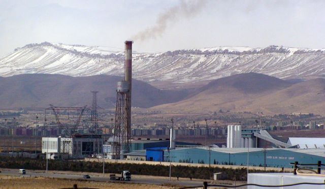 معاناة الحرفيين في عدرا الصناعية