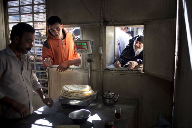 فطريات في الدقيق المستورد.. وضرورة حرق النخالة!