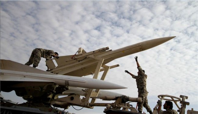 الجيش الإيراني يختبر صاروخين جديدين متوسطي المدى