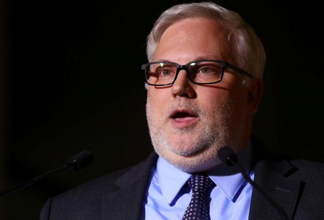 هستيريا &laquo;مكسّر الأقلام&raquo;... وما وراءها