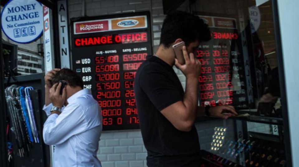 تصاعد الحرب الكلامية مع أميركا يدفع الليرة التركية للهبوط مجدداً